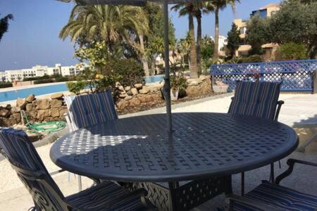 Kings Palace - Superb 2 Bed Ground Floor Apartment Paphos Exterior photo